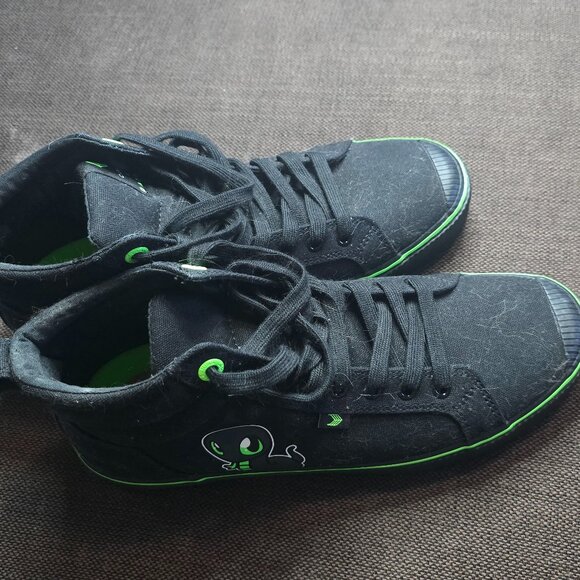 Razer x Cariuma OCA High All Black Canvas - Picture 4 of 5